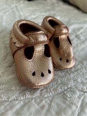 Freshly Picked Mary Jane baby moccasins size 1 rose gold